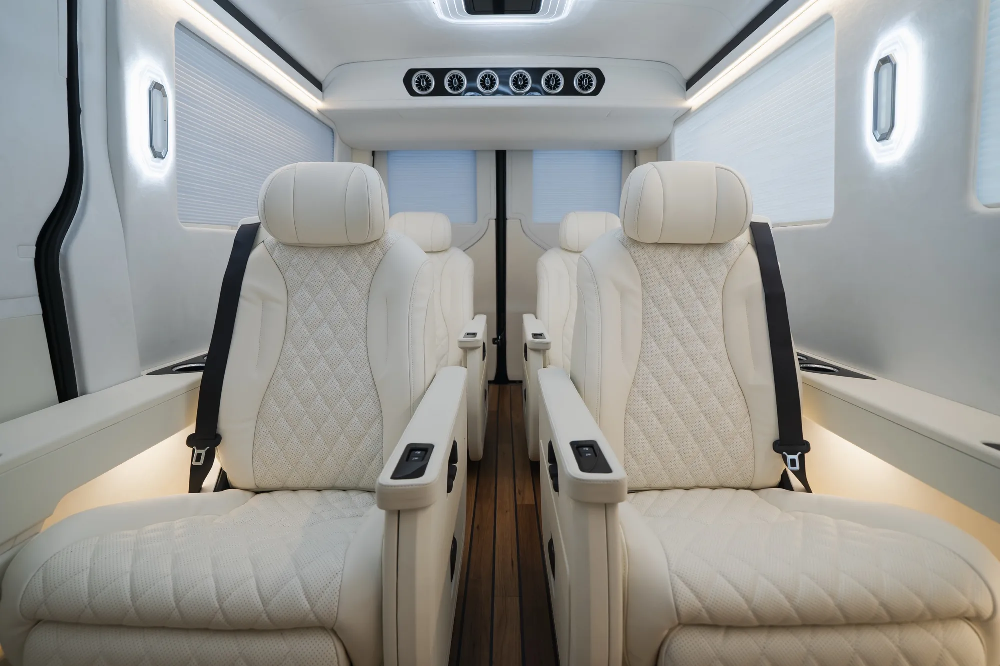 스프린터 319 · 실내 전경